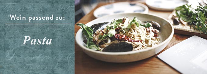 Pasta und frische Zutaten sind gemacht für frische Rotweine