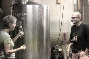 Mireille Mann erzählt nicht über ihre Weine, sie lebt die Weine mit jeder Pore und transportiert ihr Wissen, ihre Liebe zum Wein in den Raum.