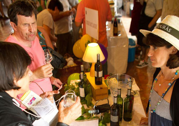 Nadia Lusseau auf dem Weinfest in Duras