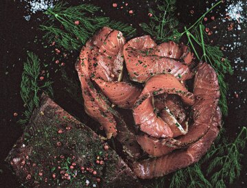 Eingelegter oder graved Lachs mit Dill