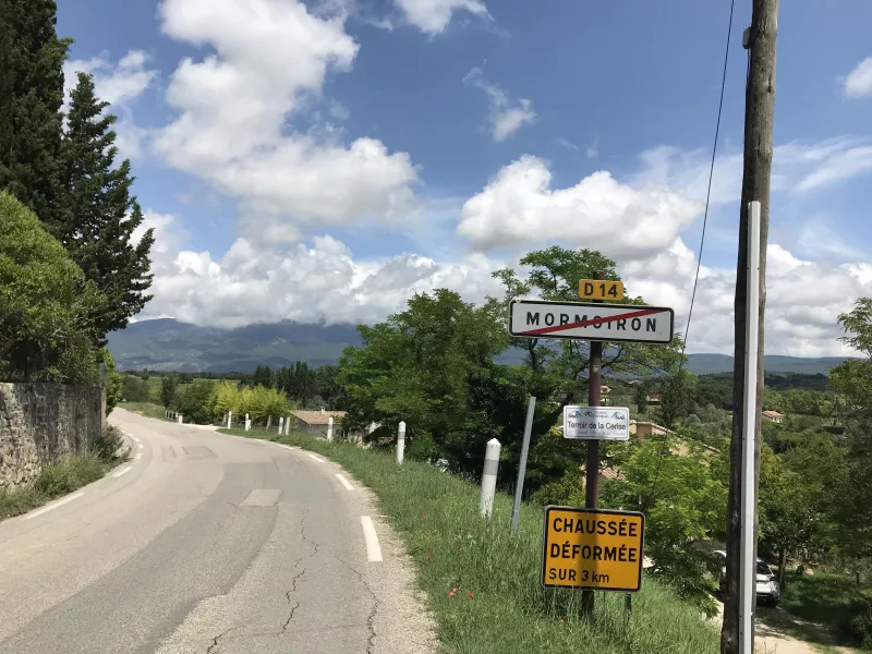 Ortsende von Mormoiron Richtung Ventoux