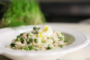Erbsenrisotto mit Frischkäse und Olivenöl
