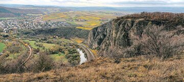 Blick auf die Nahe bei Bad Kreuznach vom Rotenfels, einem  Massiv aus Rhyolith.