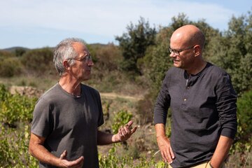 Frédéric Desplats  und Thomas Henke im Weinberg von Florence Alquier